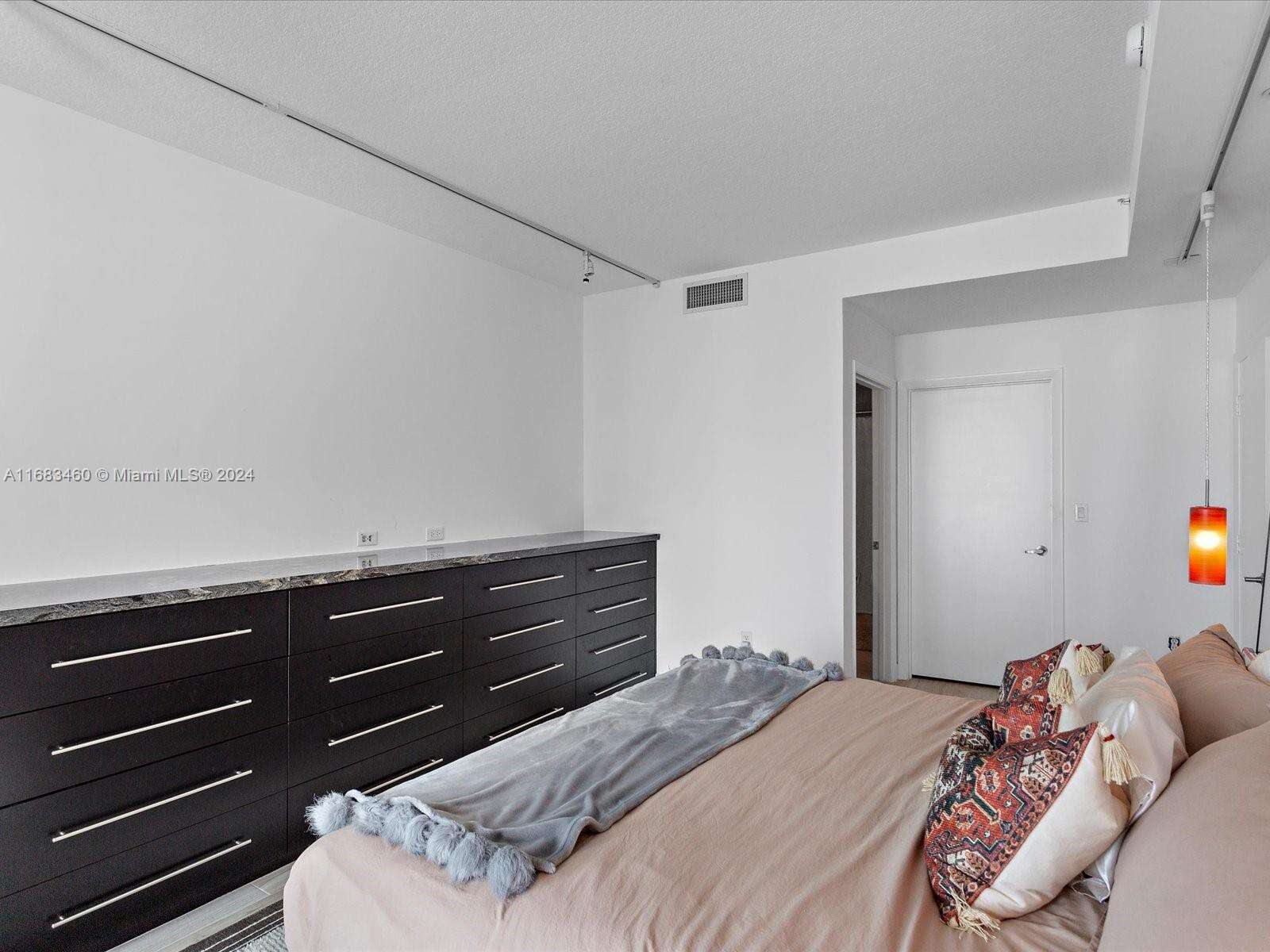 Quantum on the bay Unit #1704 | Picture 17