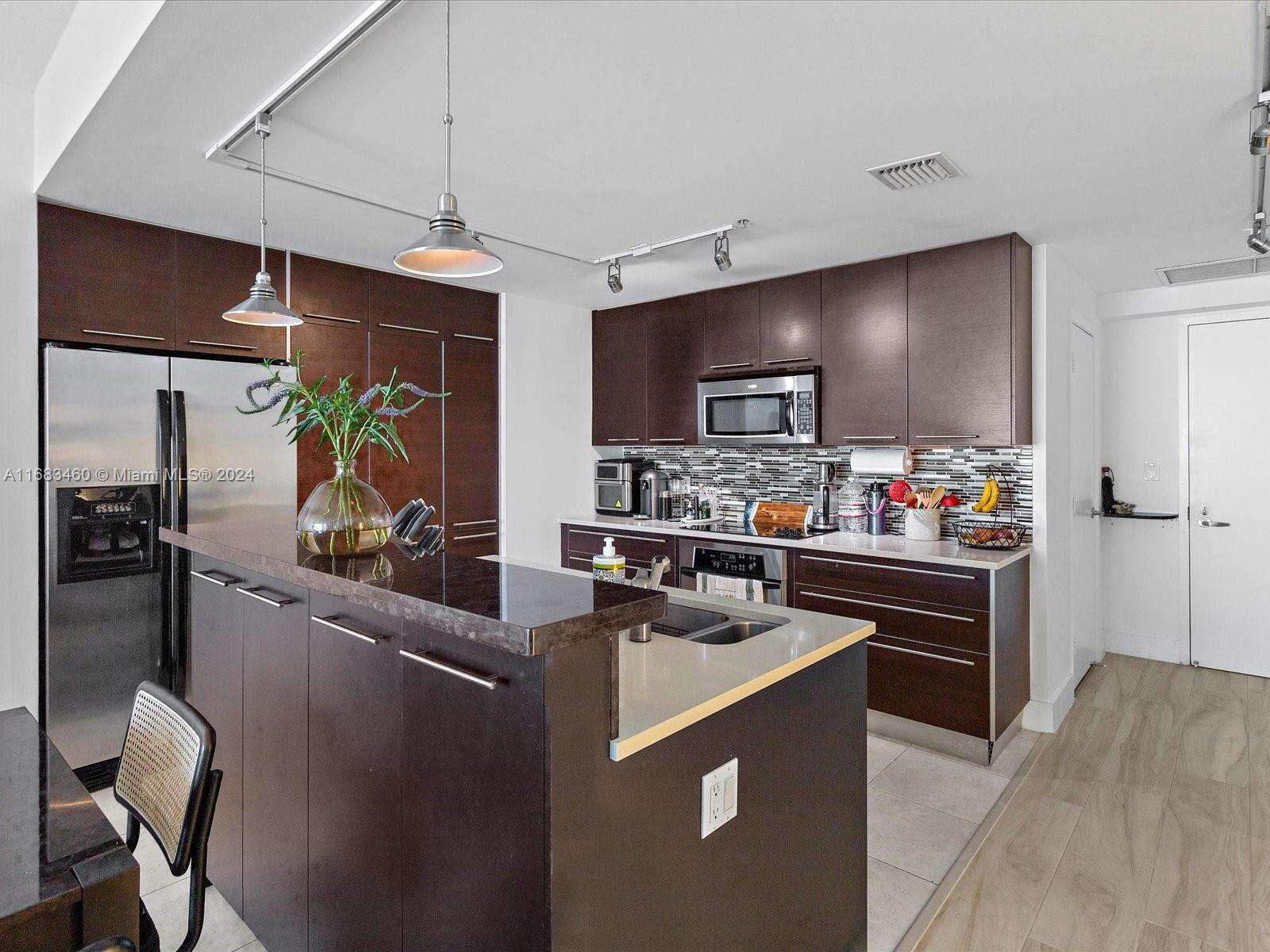 Quantum on the bay Unit #1704 | Picture 10