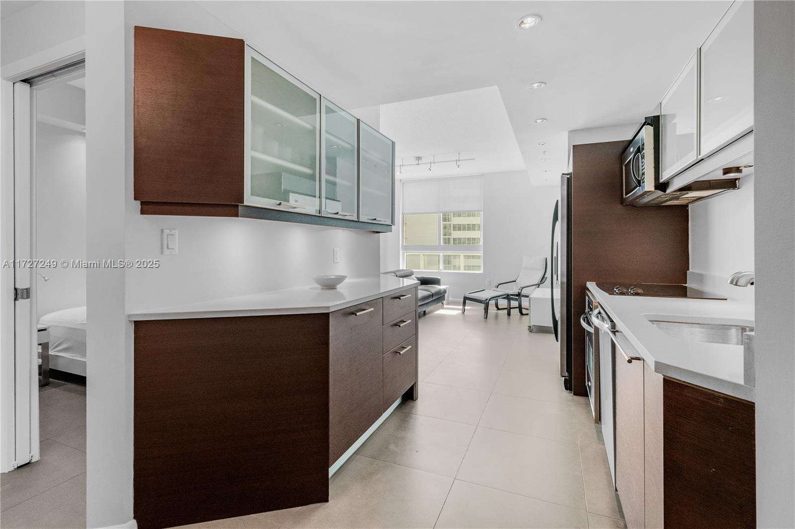 Quantum on the bay Unit #1805 | Picture 4