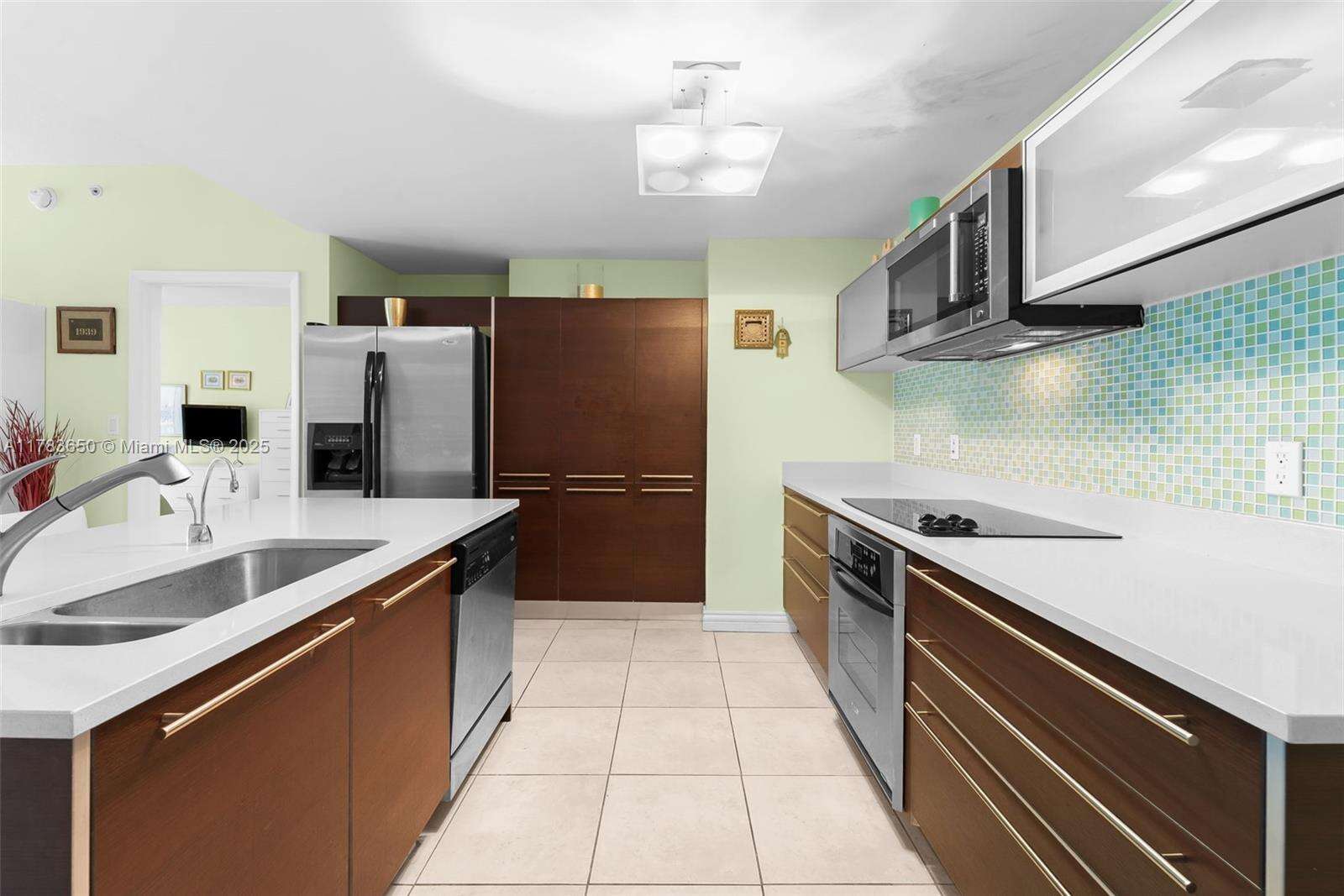 Quantum on the bay Unit #2404 | Picture 4