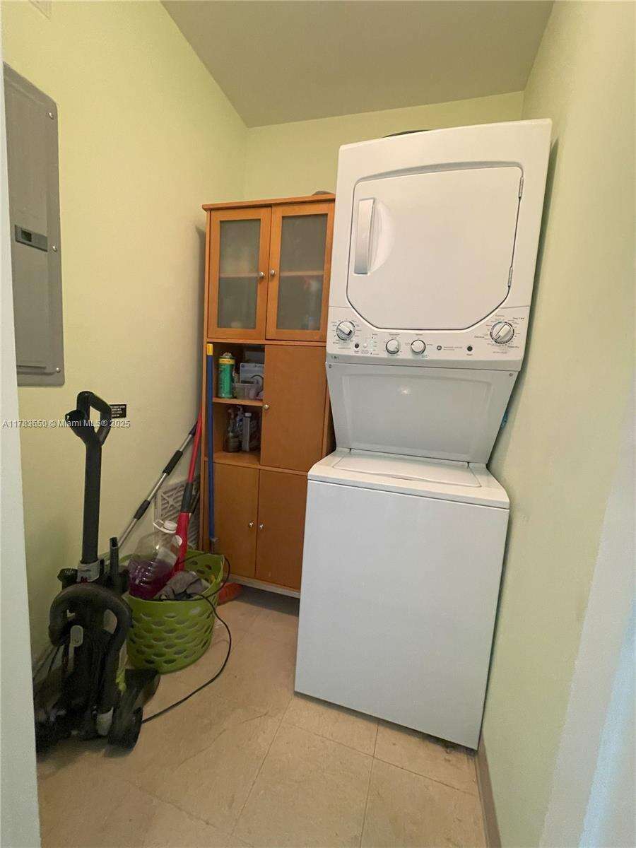 Quantum on the bay Unit #2404 | Picture 36