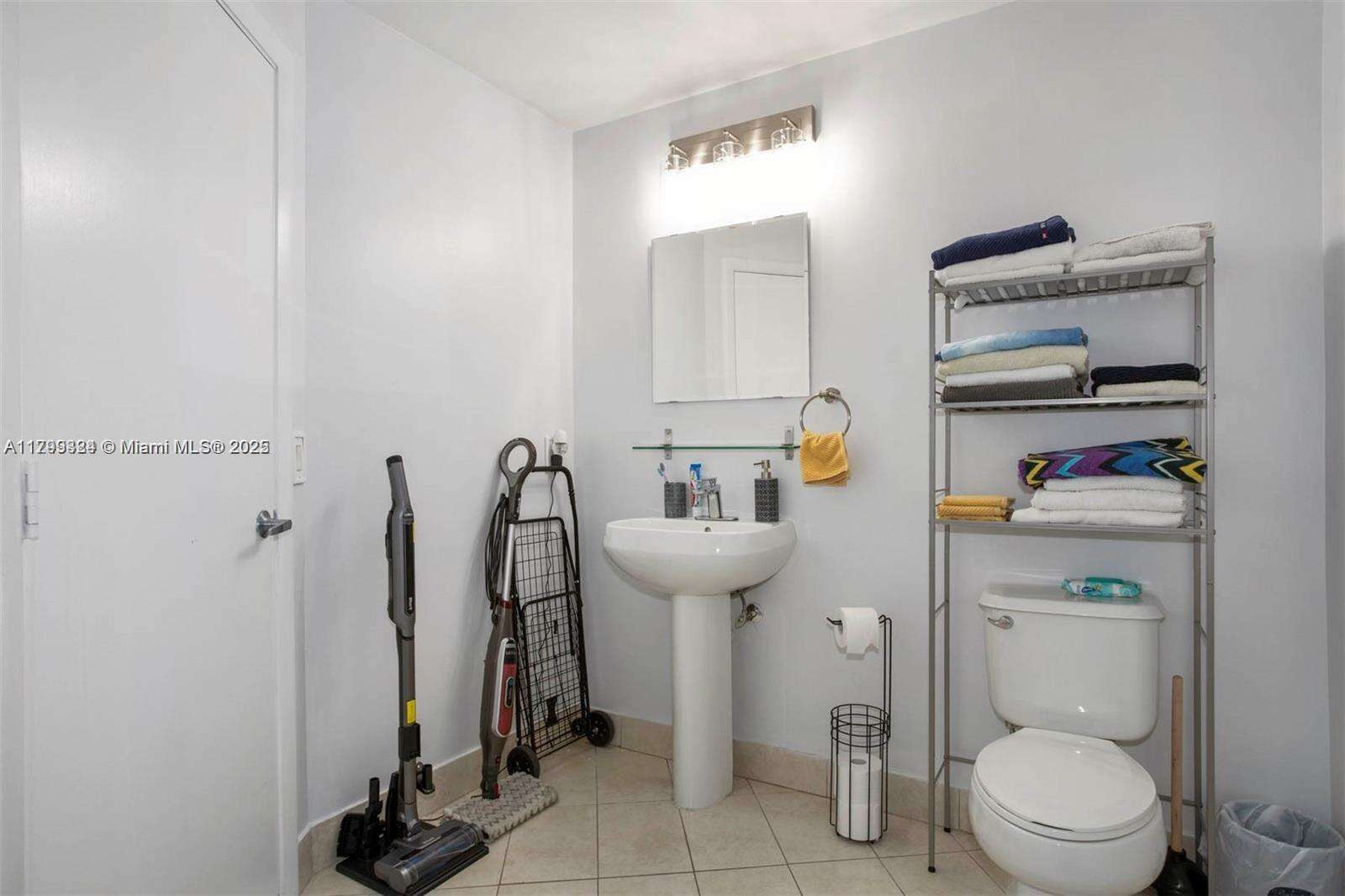 Quantum on the bay Unit #2307 | Picture 11