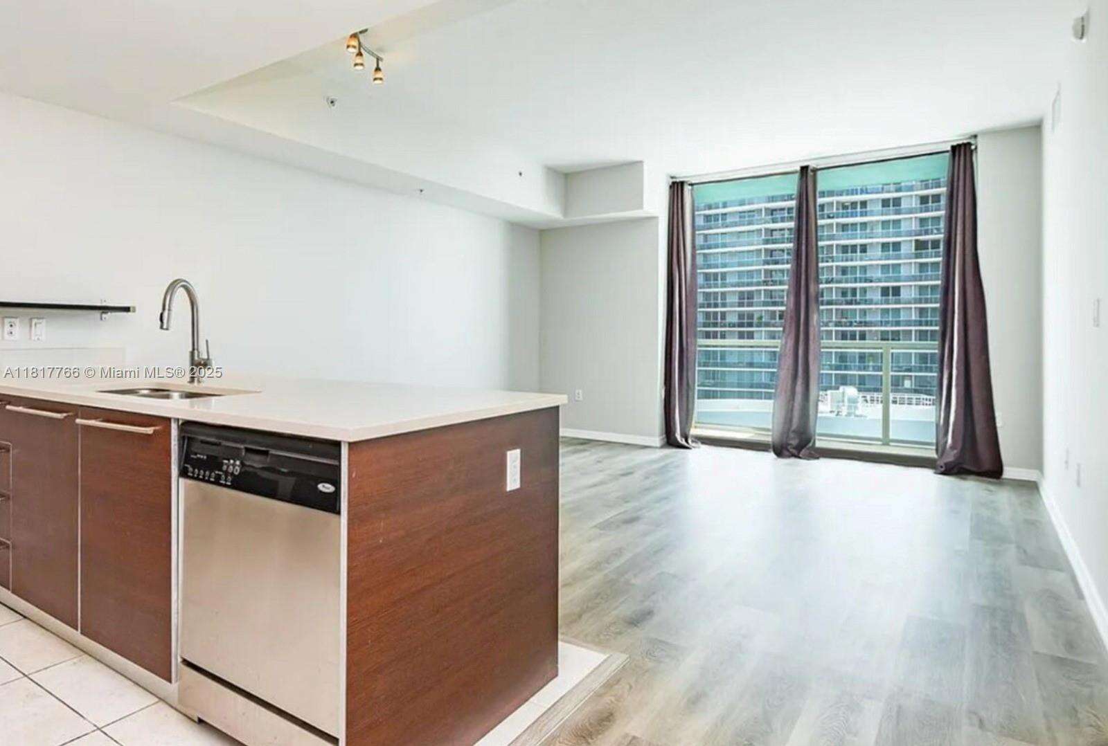 Quantum on the bay Unit #3909 | Picture 2