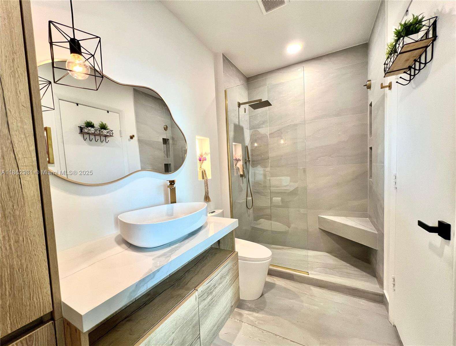 Quantum on the bay Unit #909 | Picture 18