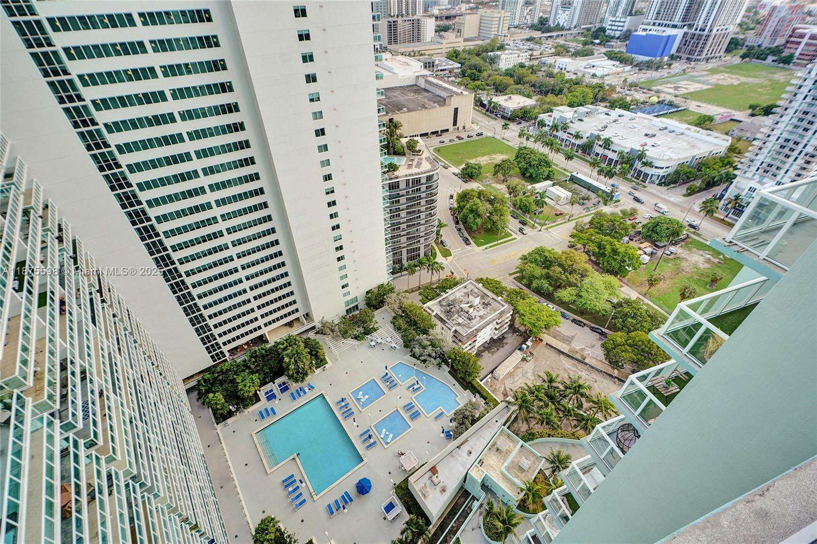 Quantum on the bay Unit #3207 | Picture 19