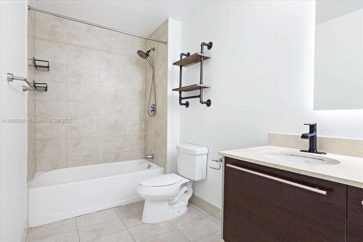 Quantum on the bay Unit #1509 | Picture 18