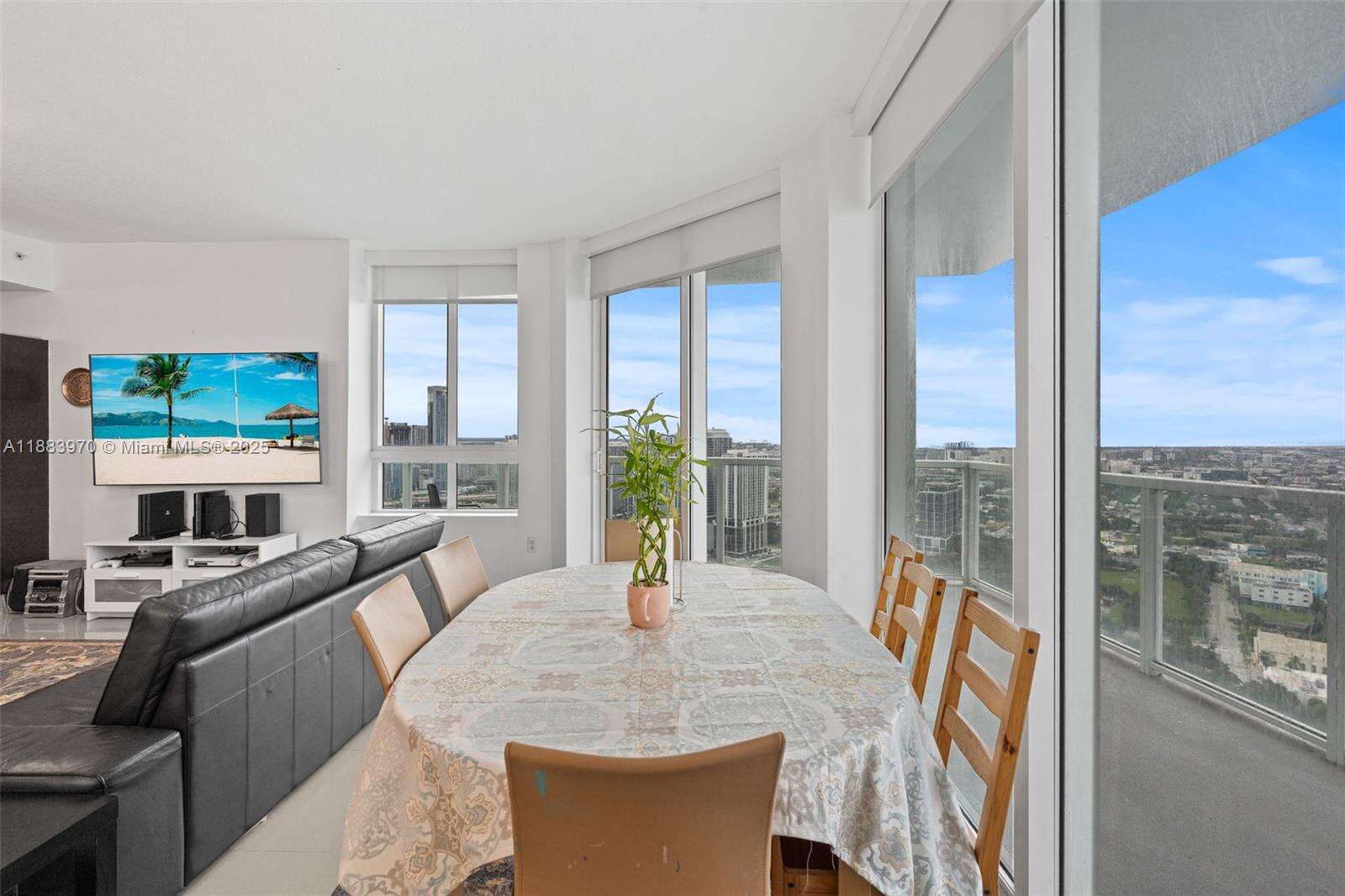 Quantum on the bay Unit #4018 | Picture 18