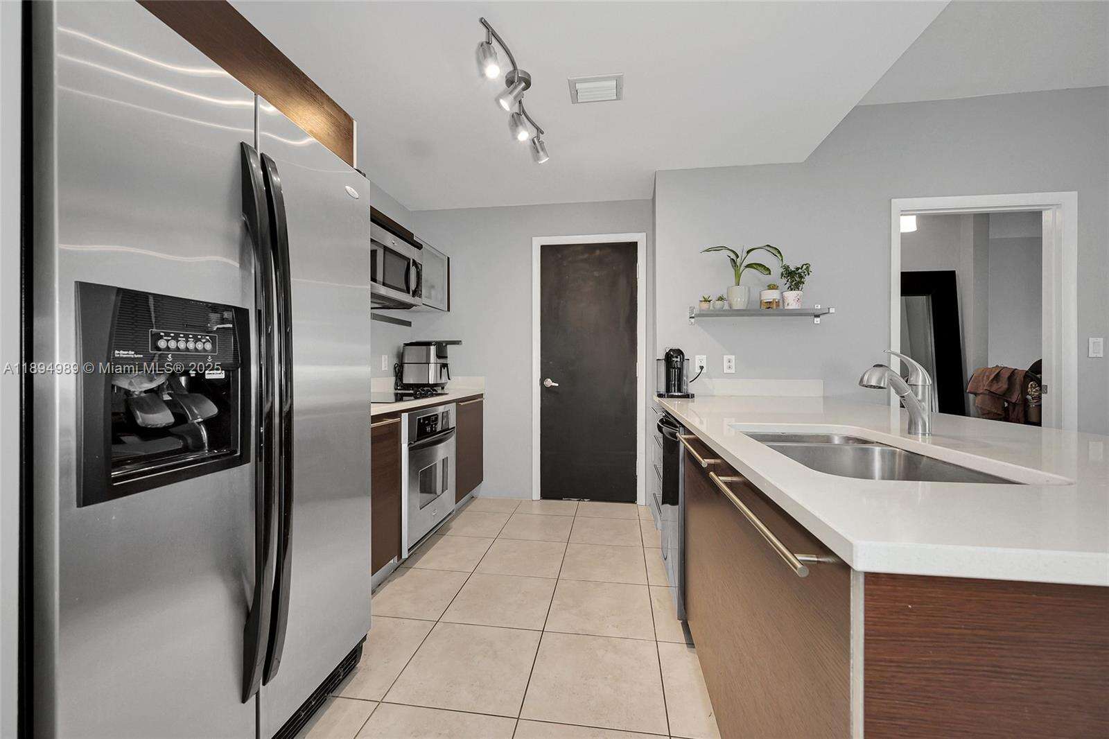 Quantum on the bay Unit #4019 | Picture 6