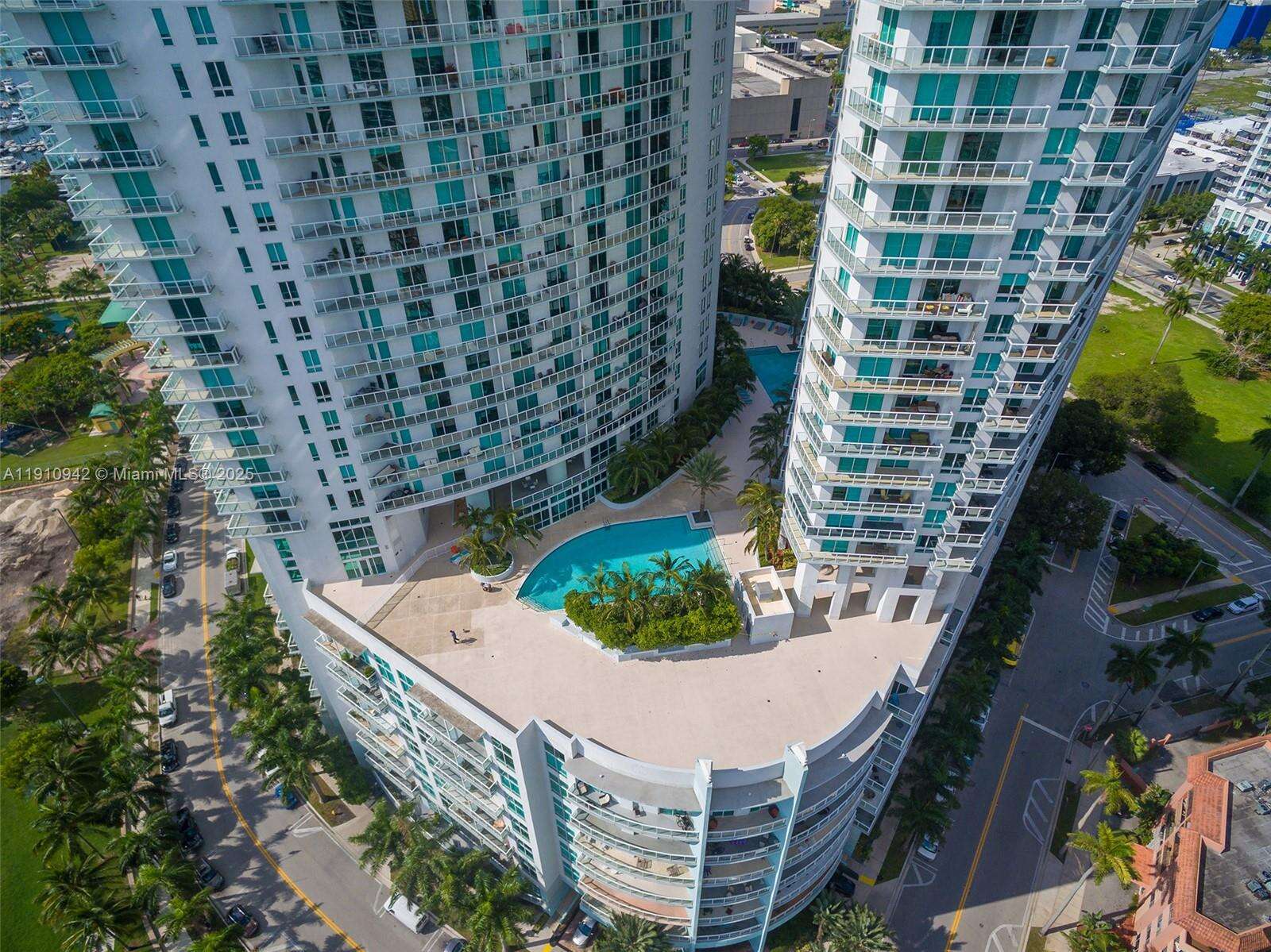 Quantum on the bay Unit #2512 | Picture 3