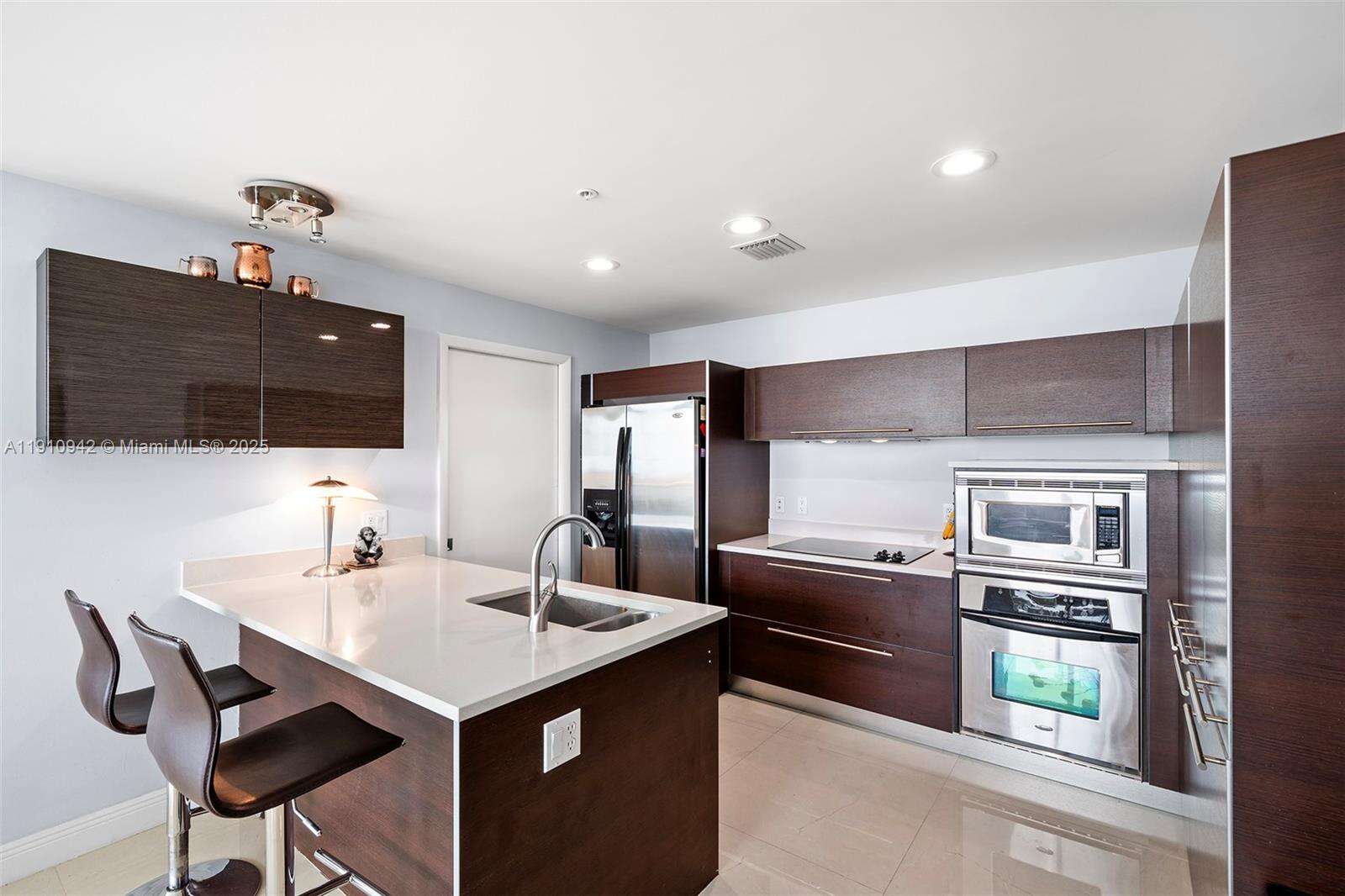 Quantum on the bay Unit #2512 | Picture 10