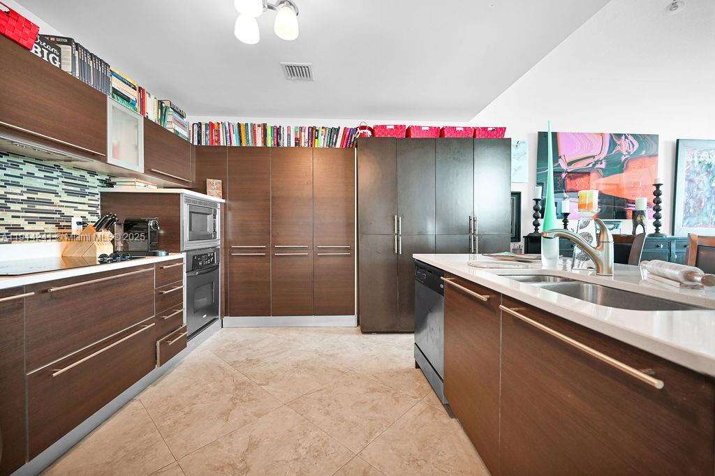 Quantum on the bay Unit #5103 | Picture 13