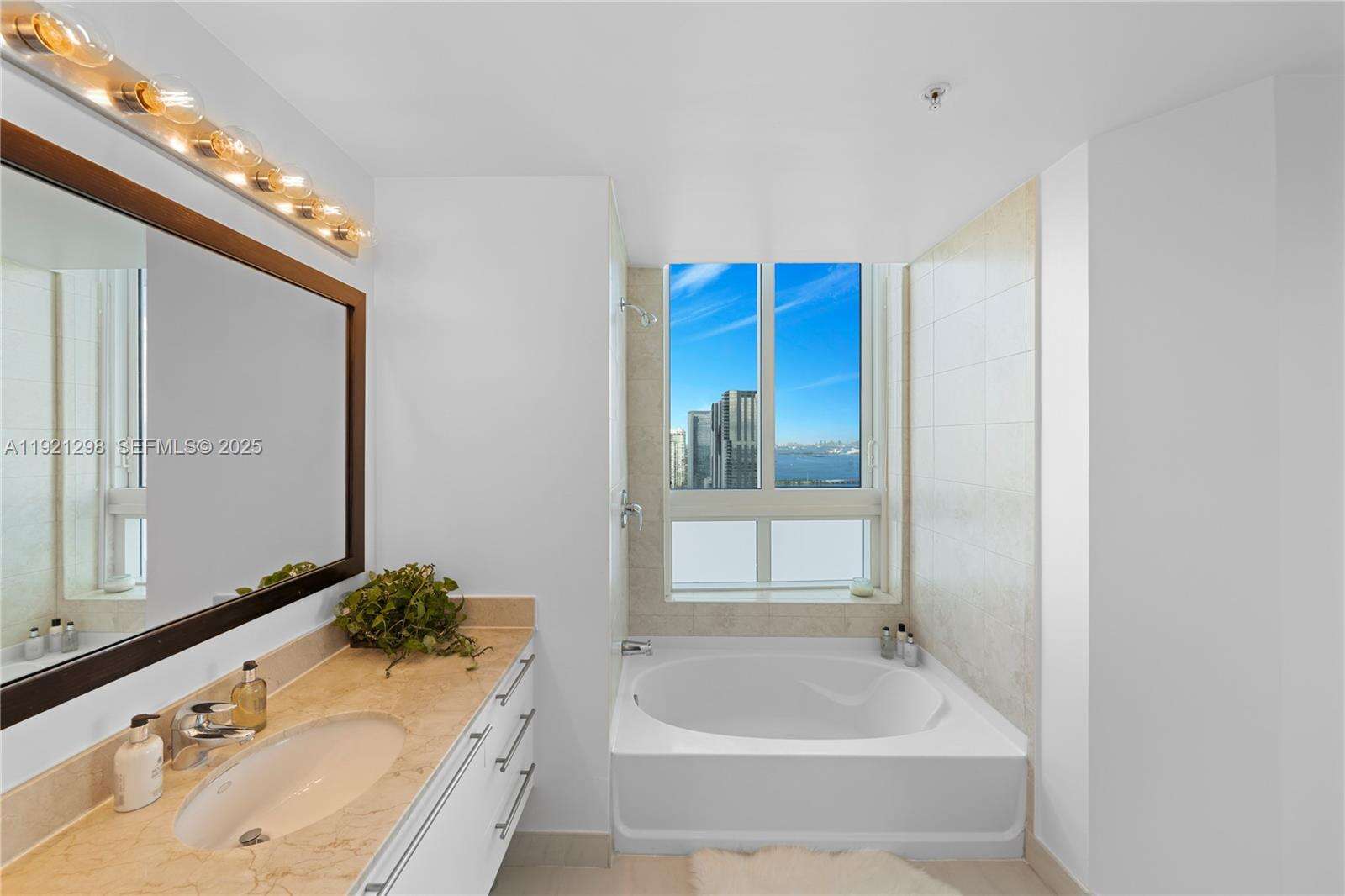 Quantum on the bay Unit #PH-4902 | Picture 8