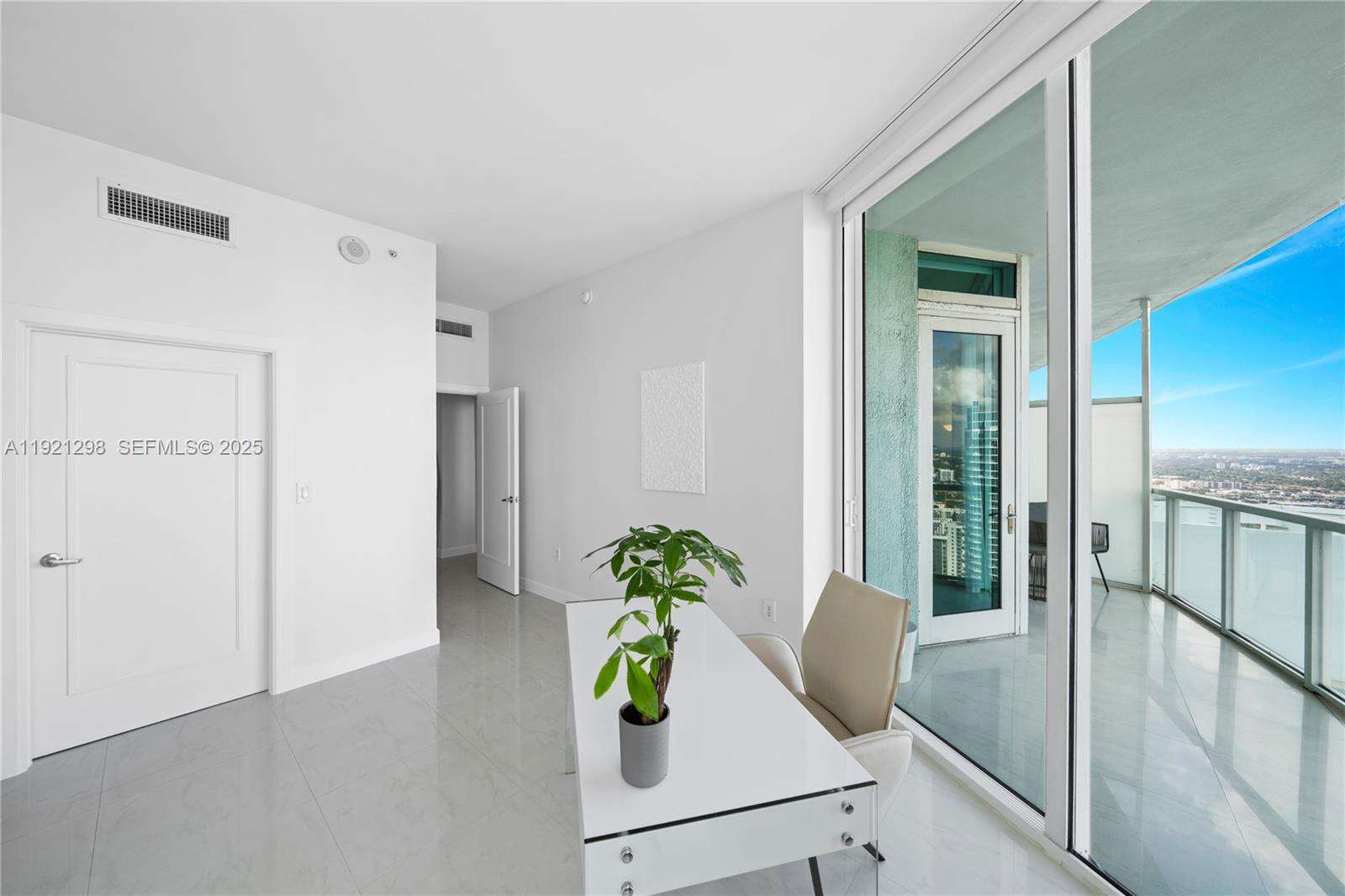 Quantum on the bay Unit #PH-4902 | Picture 9