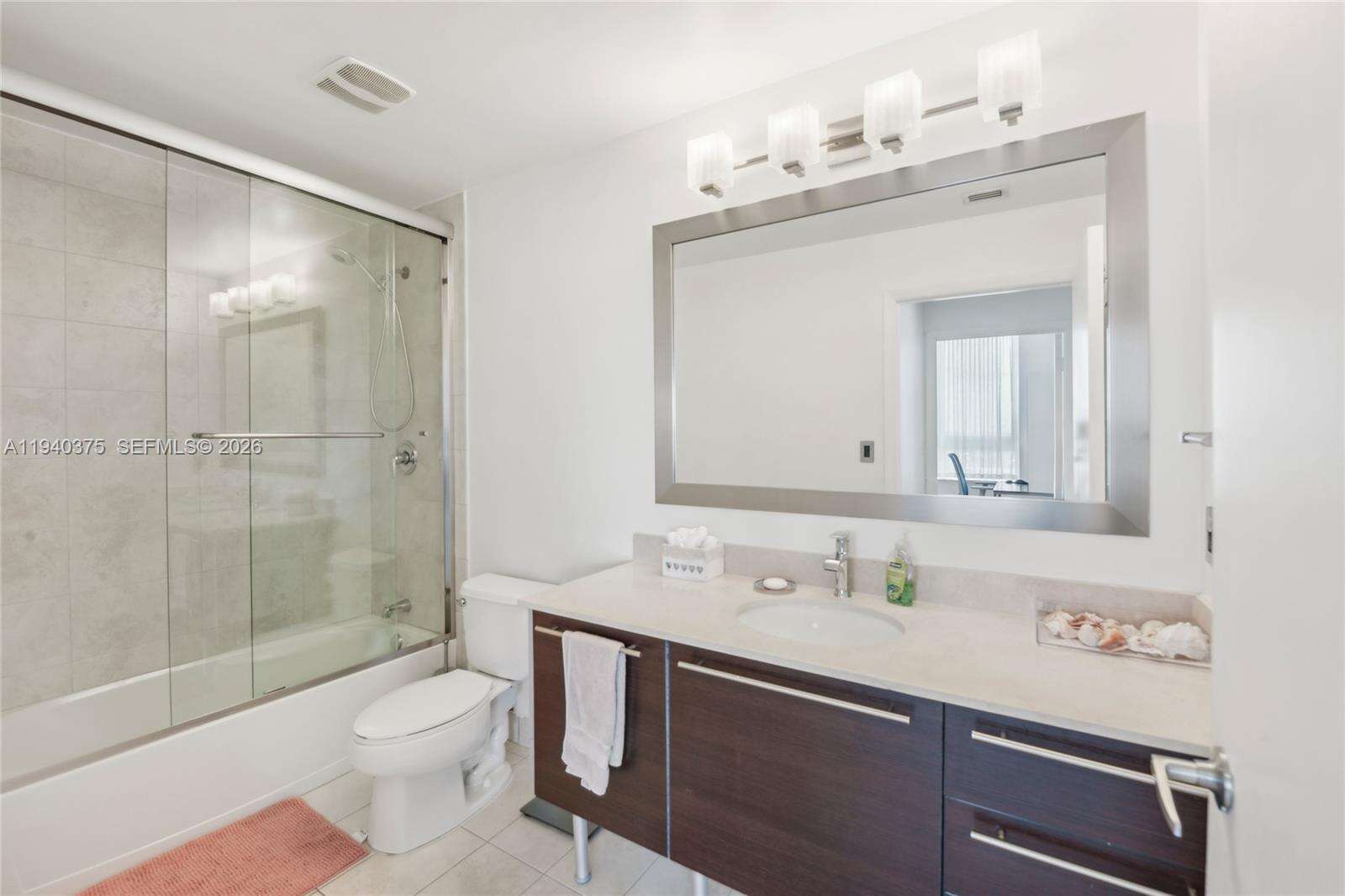 Quantum on the bay Unit #1511 | Picture 18