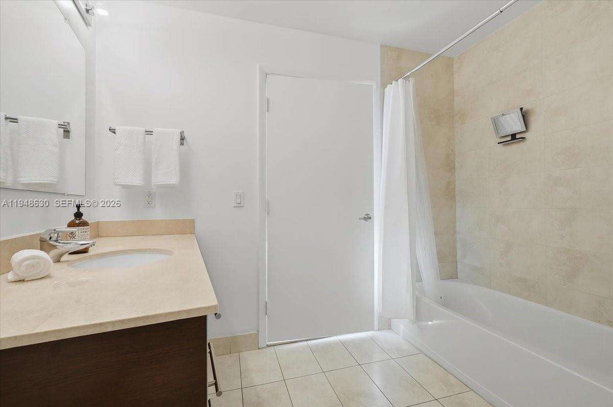 Quantum on the bay Unit #1518 | Picture 40