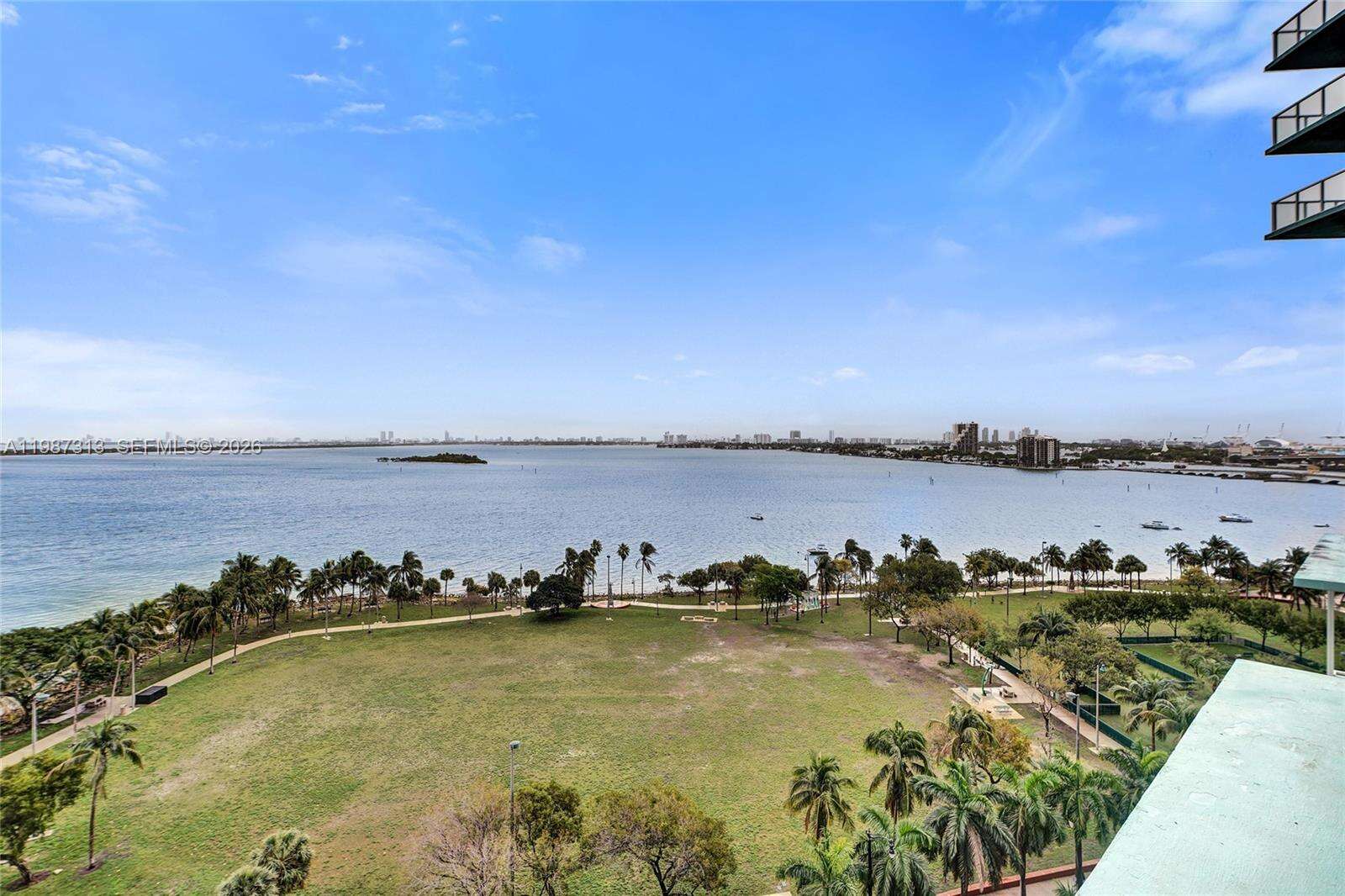 Quantum on the bay Unit #816 | Picture 60