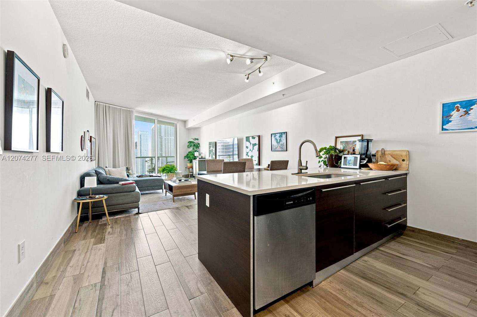 Quantum on the bay Unit #3508 | Picture 14