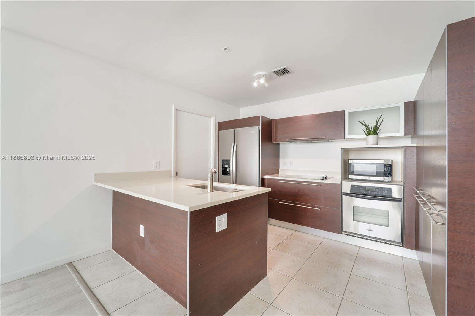 Quantum on the bay Unit #4112 | Picture 11