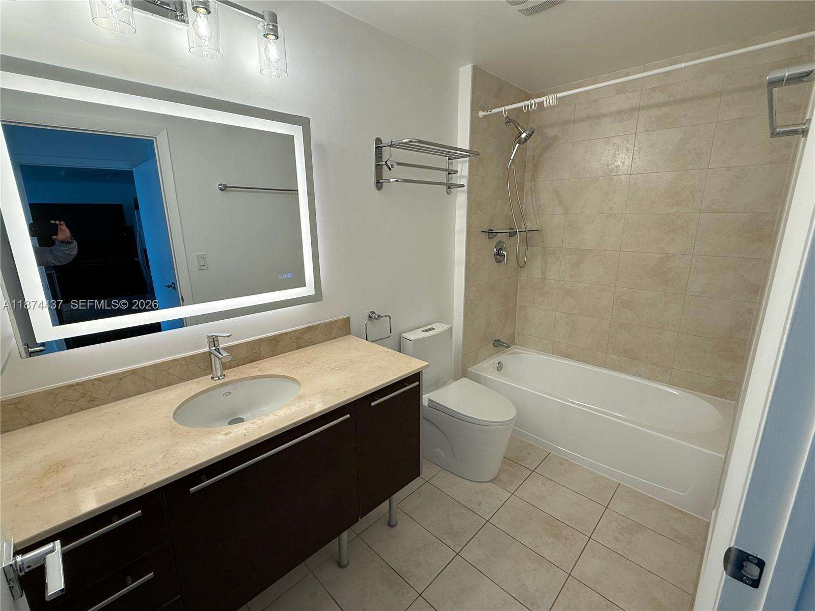 Quantum on the bay Unit #3507 | Picture 9