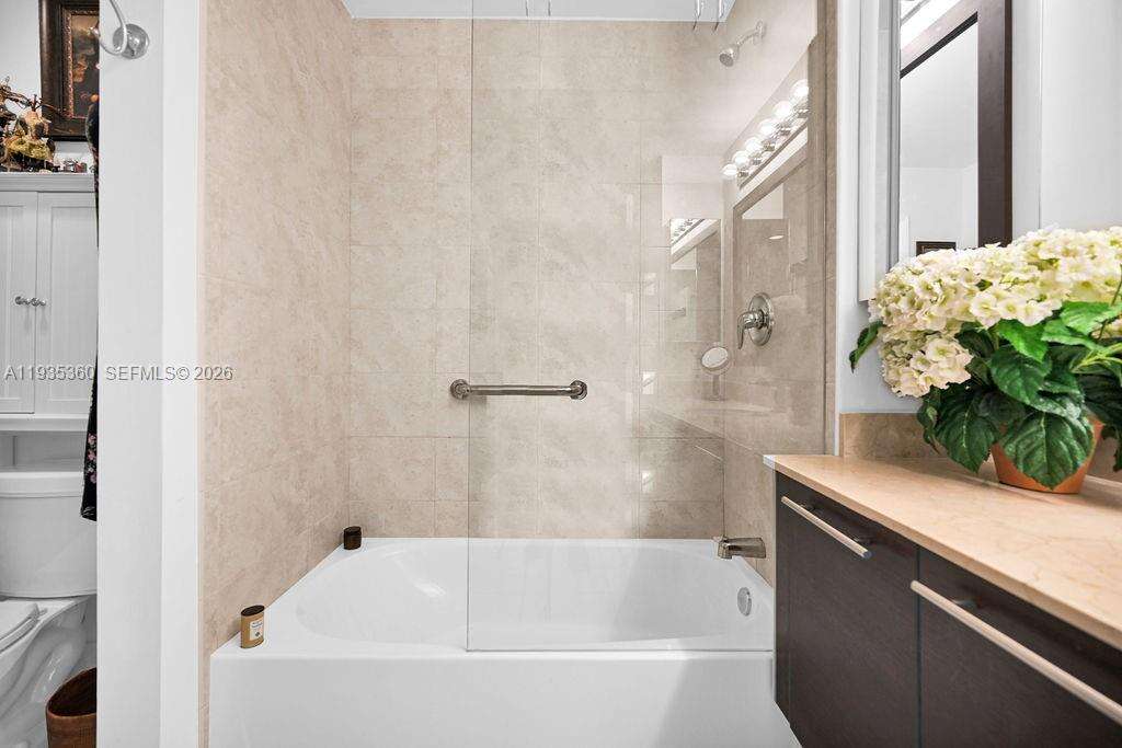 Quantum on the bay Unit #5103 | Picture 28