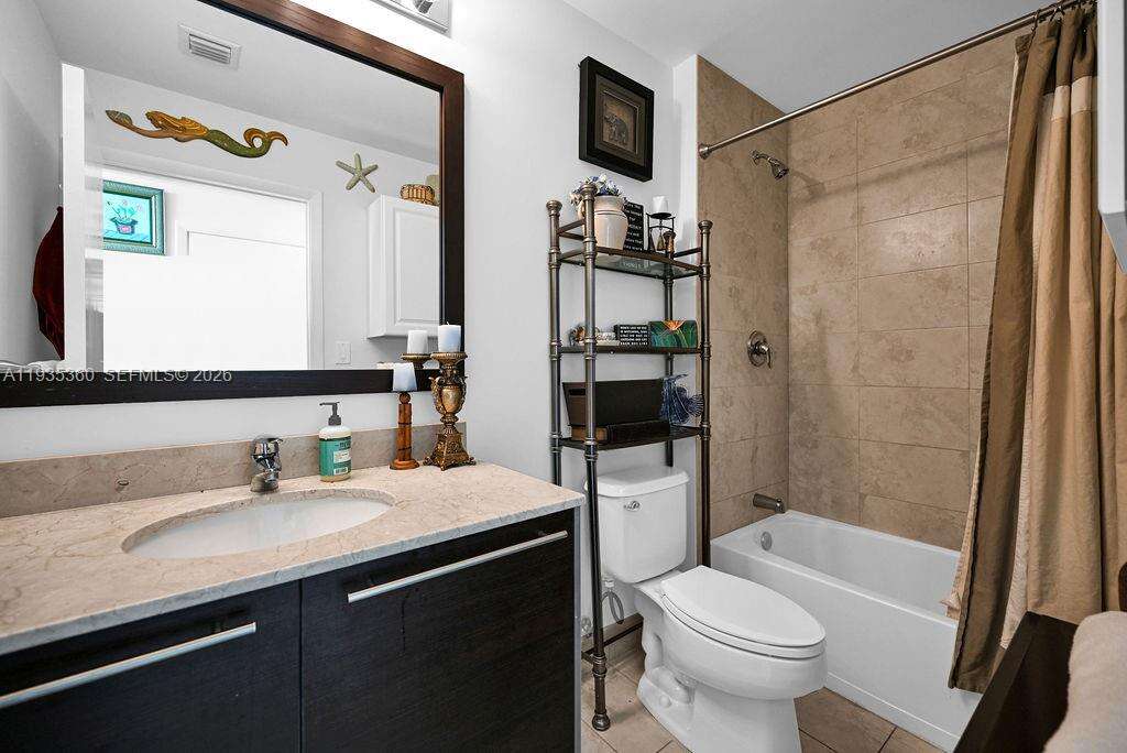 Quantum on the bay Unit #5103 | Picture 30