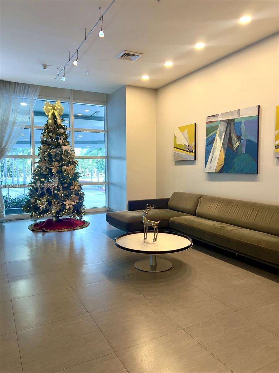 Quantum on the bay Unit #2117 | Picture 2