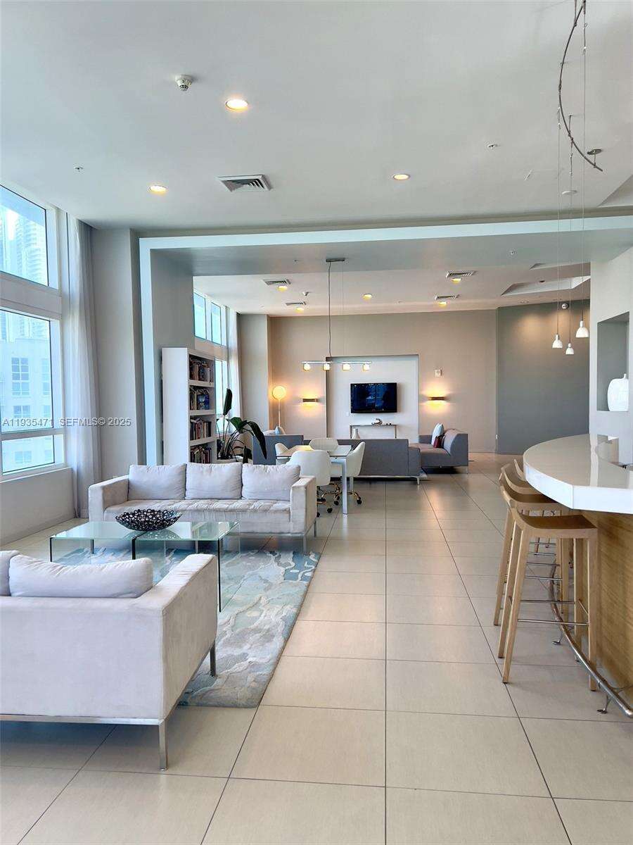 Quantum on the bay Unit #2117 | Picture 3