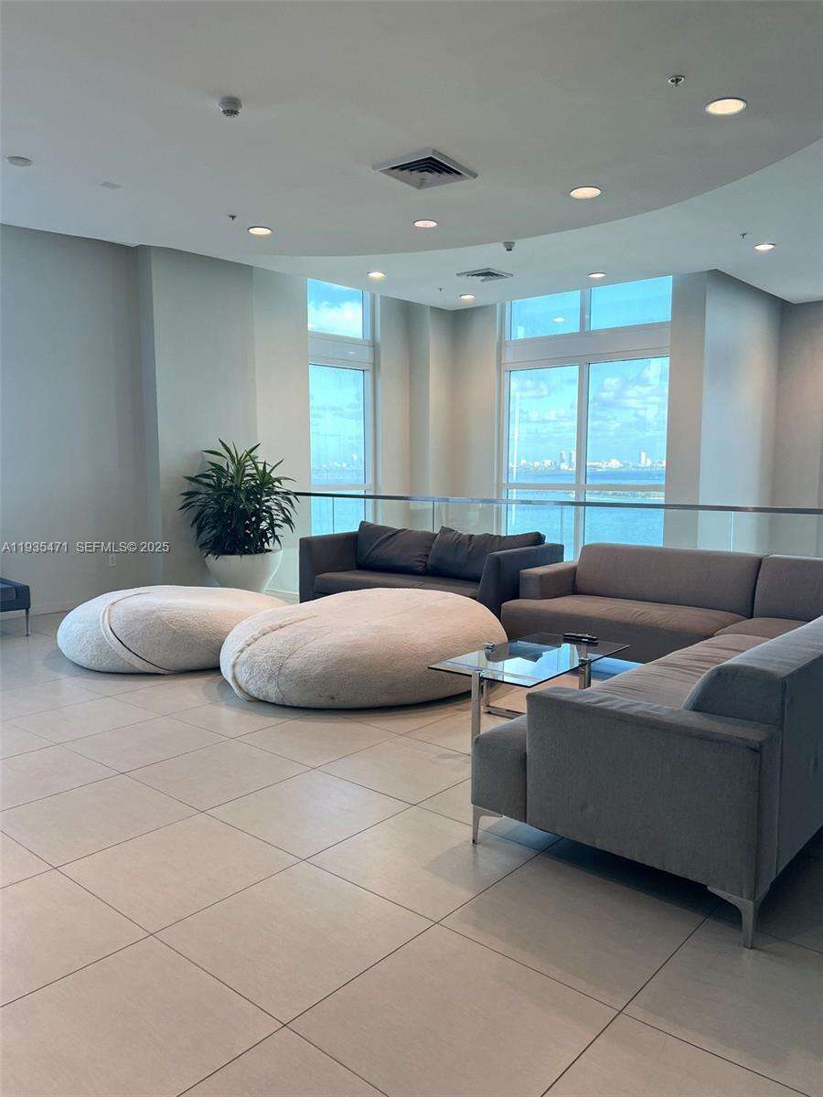 Quantum on the bay Unit #2117 | Picture 7