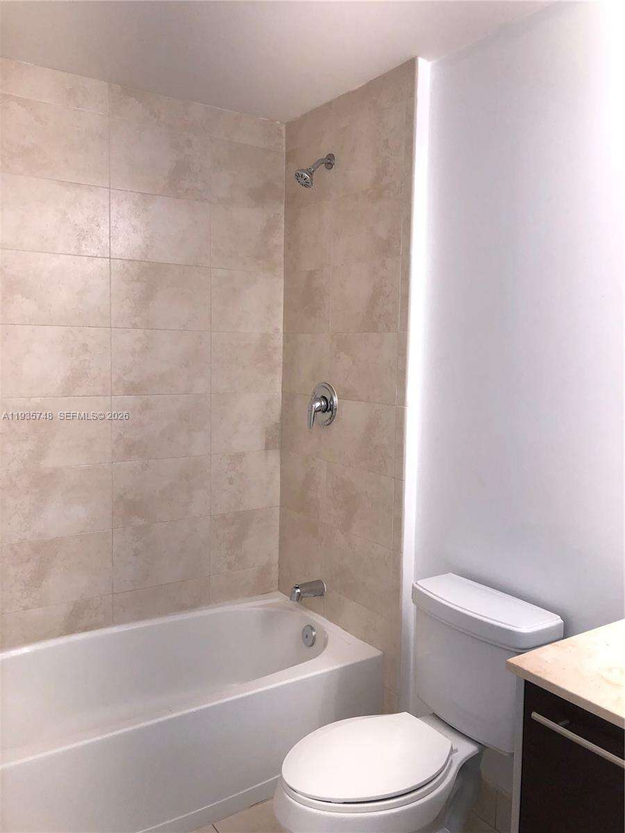 Quantum on the bay Unit #3305 | Picture 5