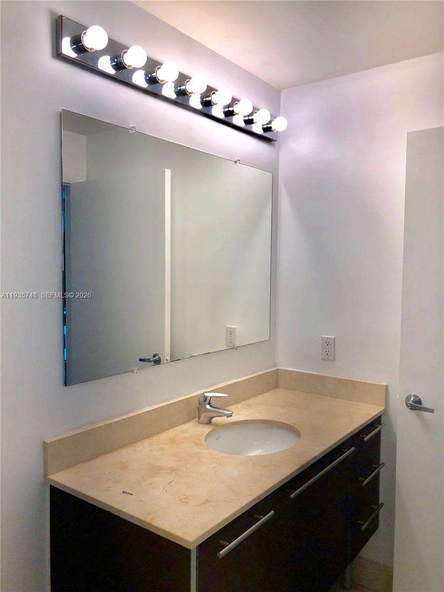 Quantum on the bay Unit #3305 | Picture 6