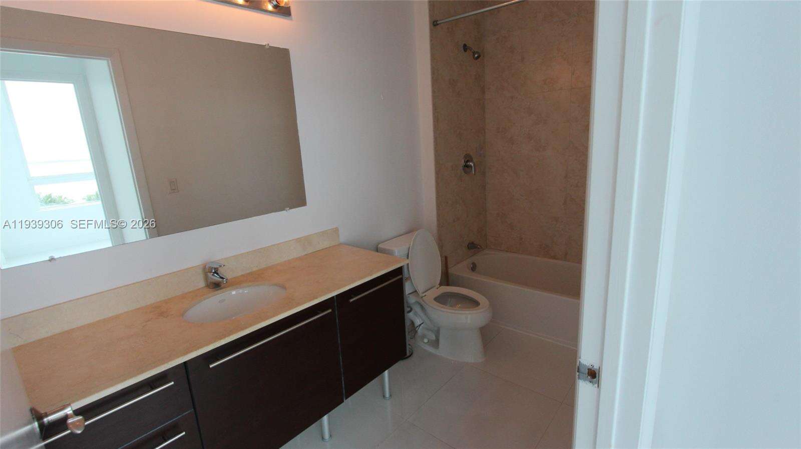 Quantum on the bay Unit #804 | Picture 5