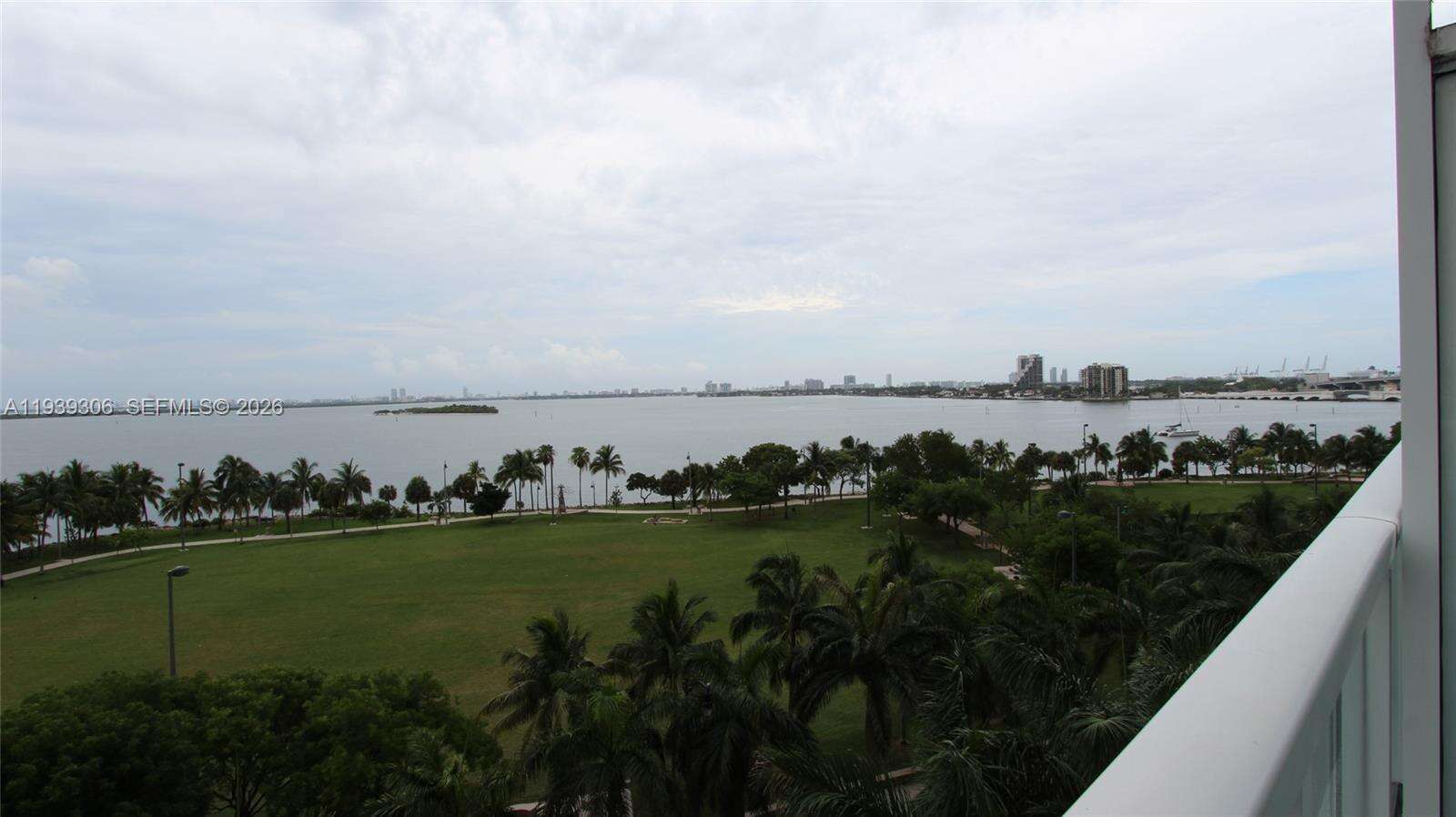 Quantum on the bay Unit #804 | Picture 9