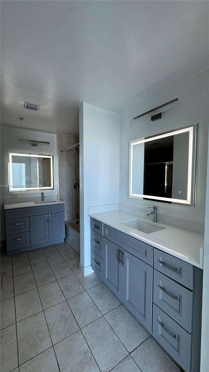 Quantum on the bay Unit #4112 | Picture 35