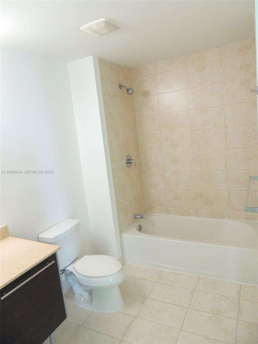 Quantum on the bay Unit #4117 | Picture 7