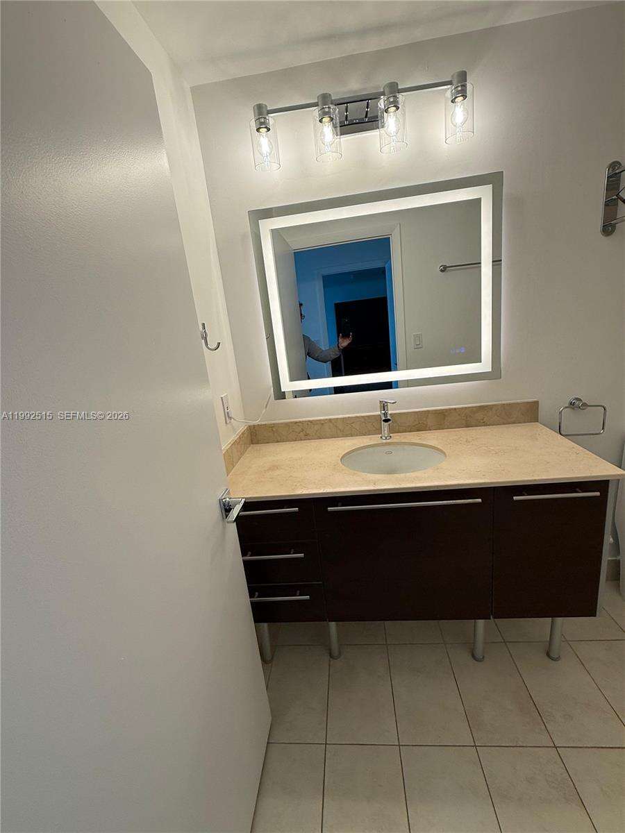 Quantum on the bay Unit #3507 | Picture 10