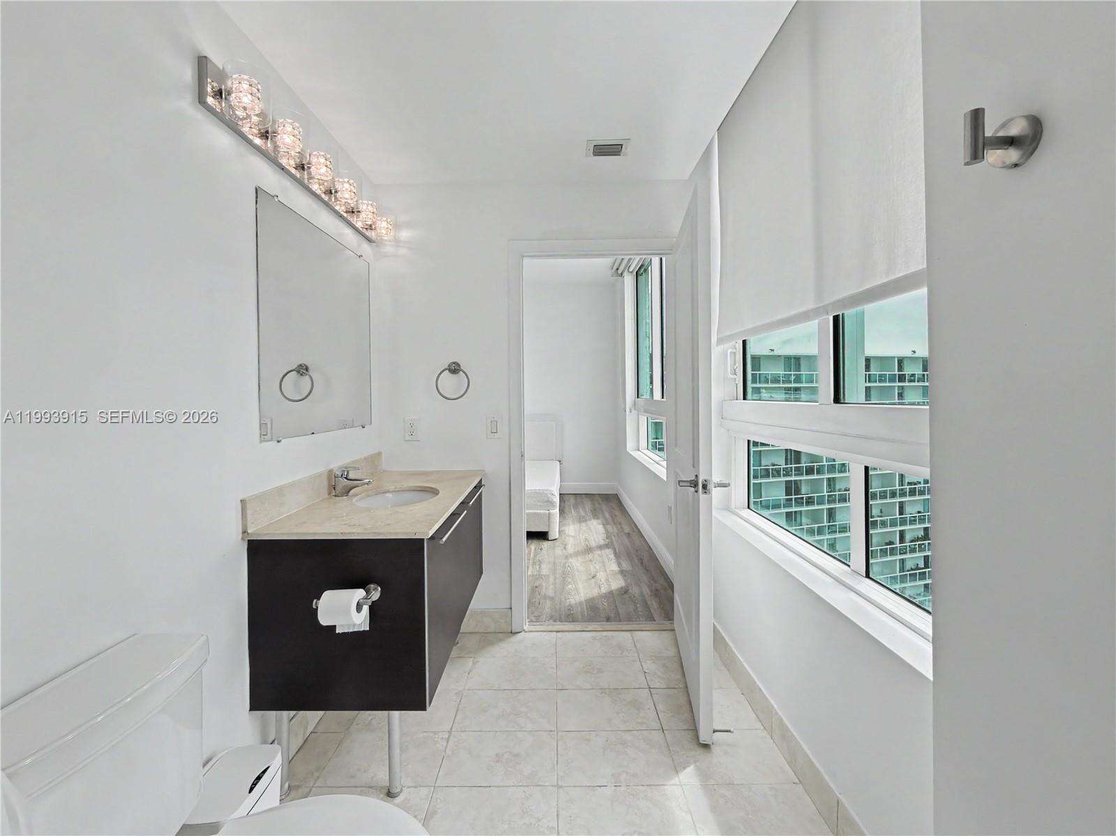 Quantum on the bay Unit #3811 | Picture 17