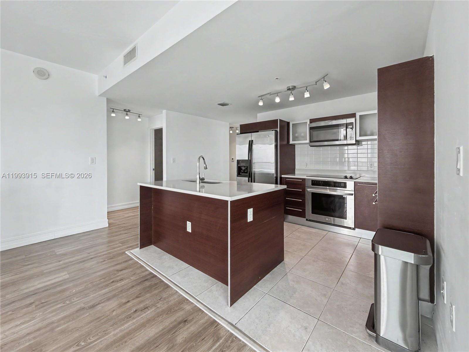 Quantum on the bay Unit #3811 | Picture 5