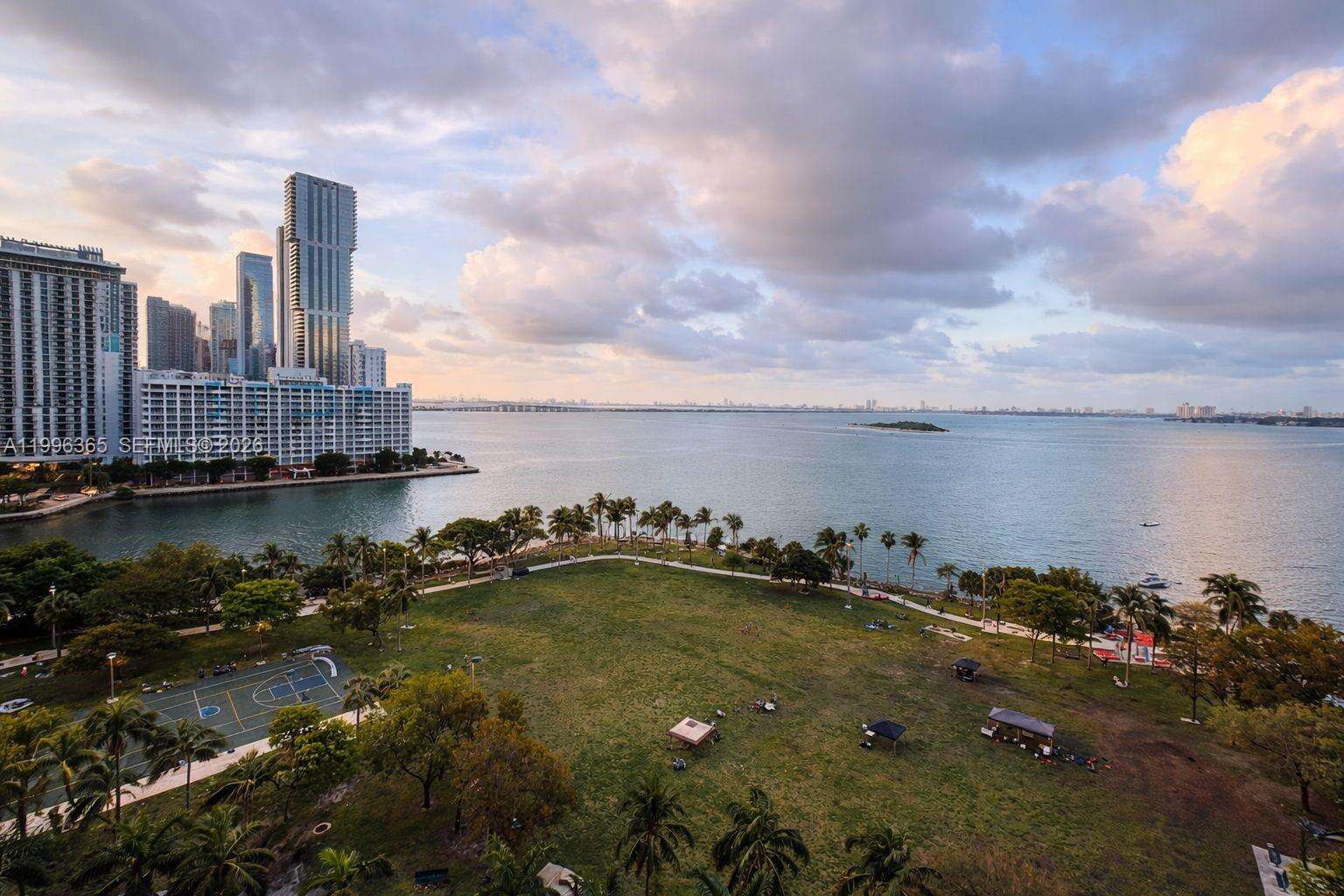 Quantum on the bay Unit #910 | Picture 2