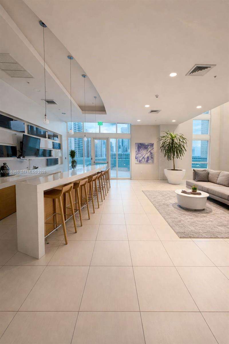 Quantum on the bay Unit #910 | Picture 15