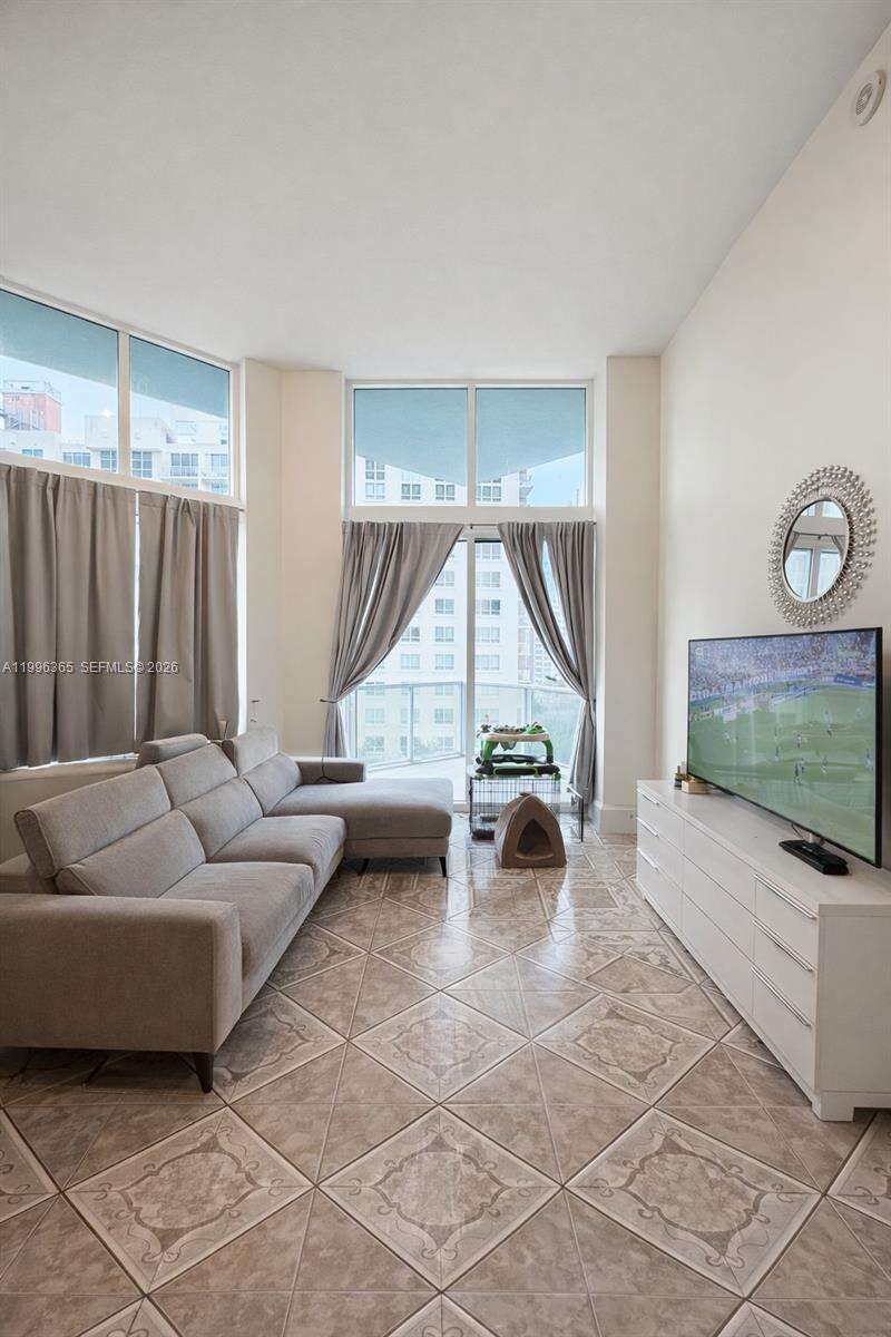 Quantum on the bay Unit #910 | Picture 3