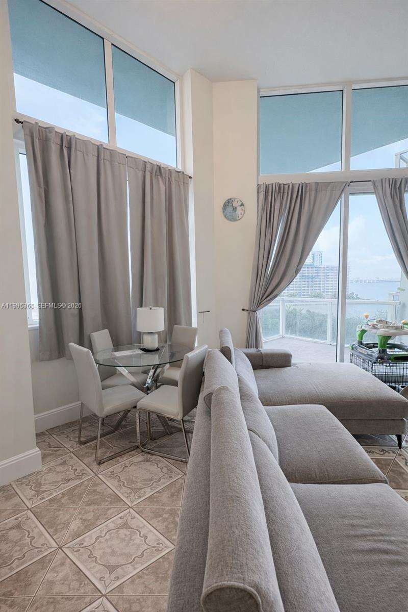 Quantum on the bay Unit #910 | Picture 4