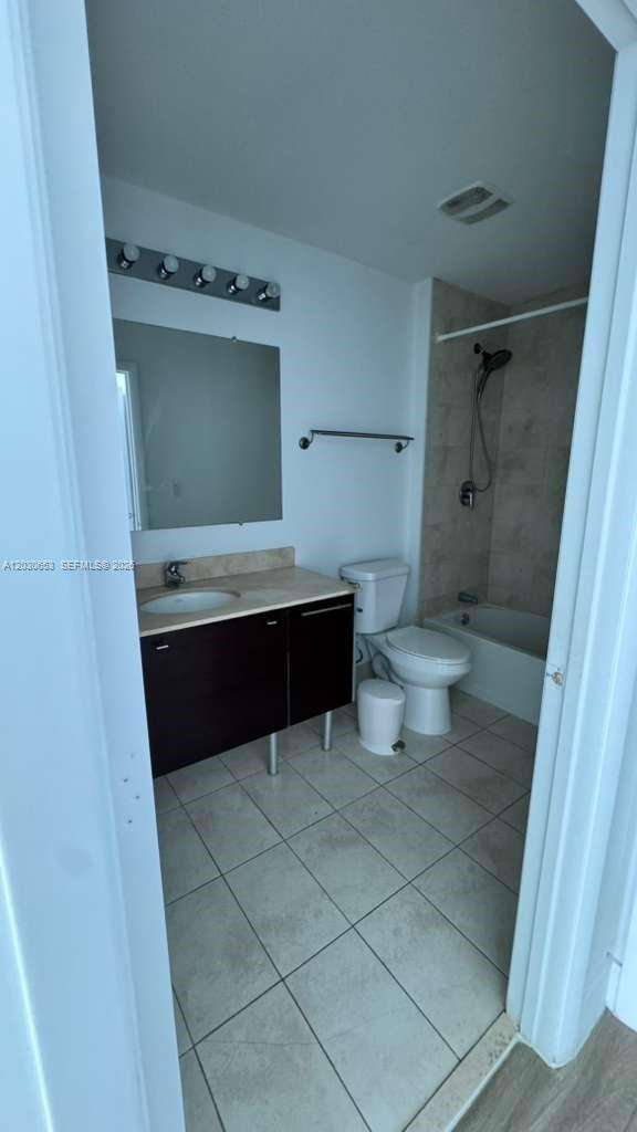 Quantum on the bay Unit #1407 | Picture 5