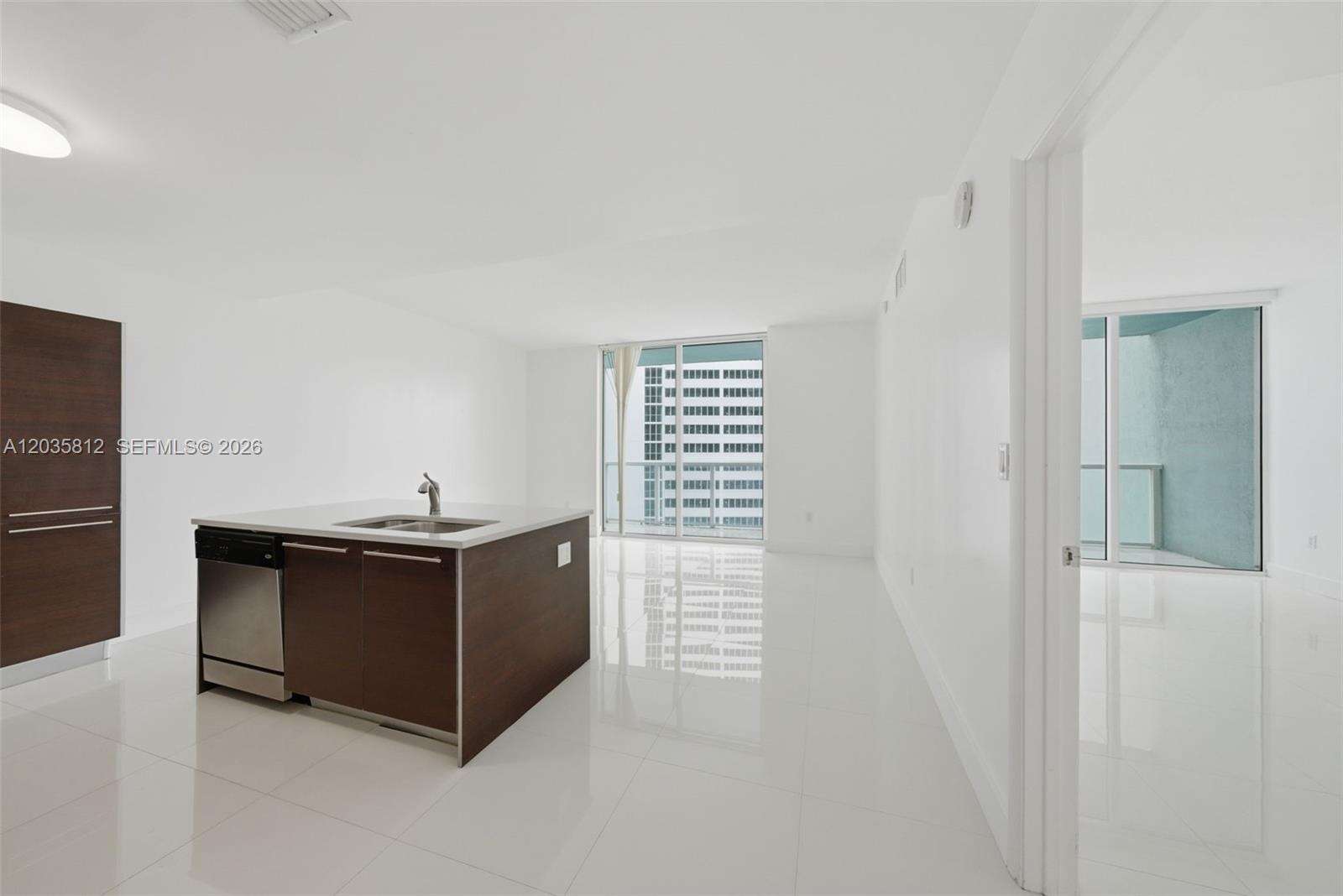 Quantum on the bay Unit #2207 | Picture 3