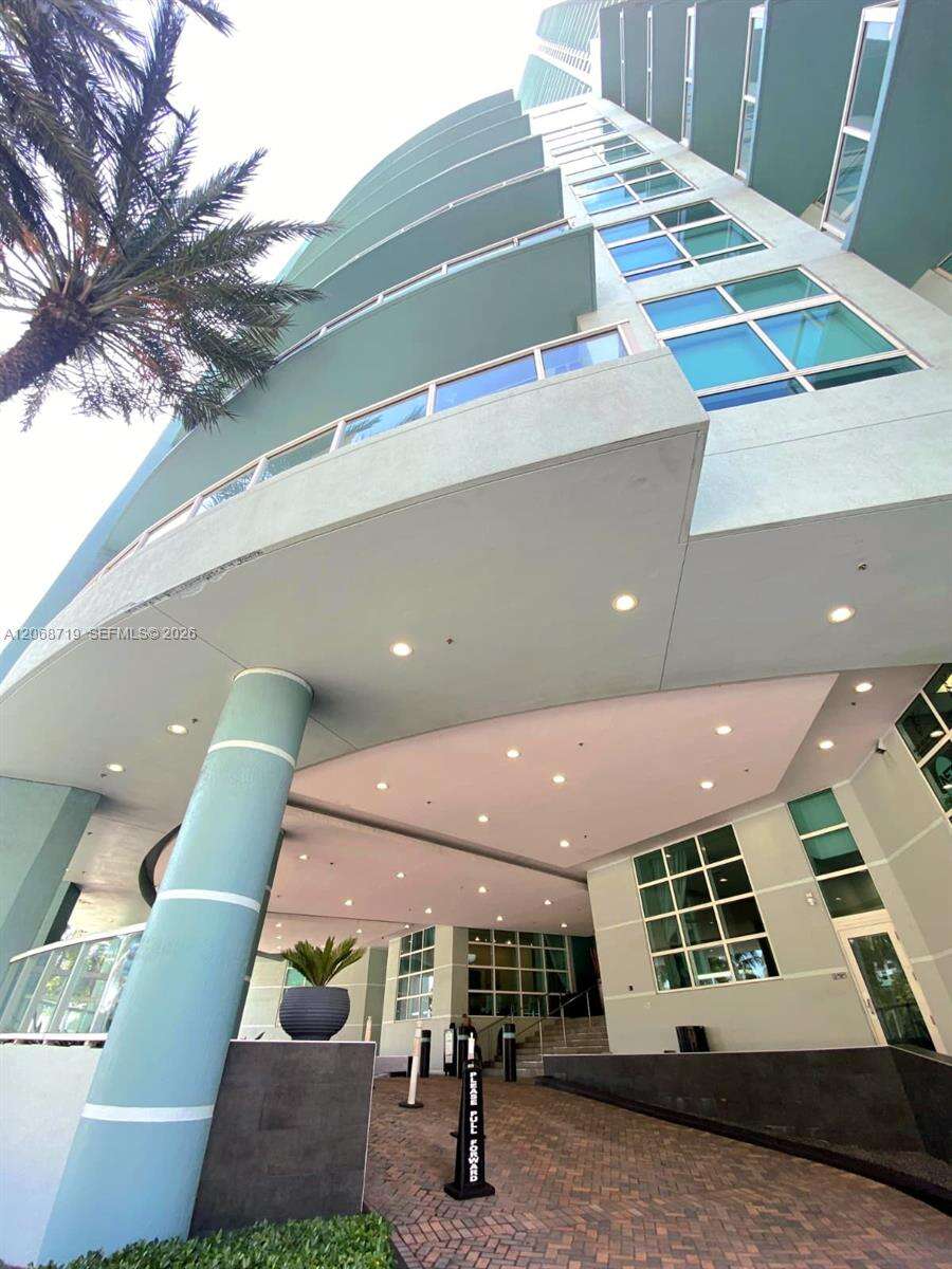 Quantum on the bay Unit #2405 | Picture 16