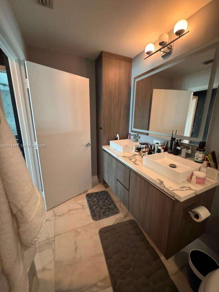 Quantum on the bay Unit #2308 | Picture 4