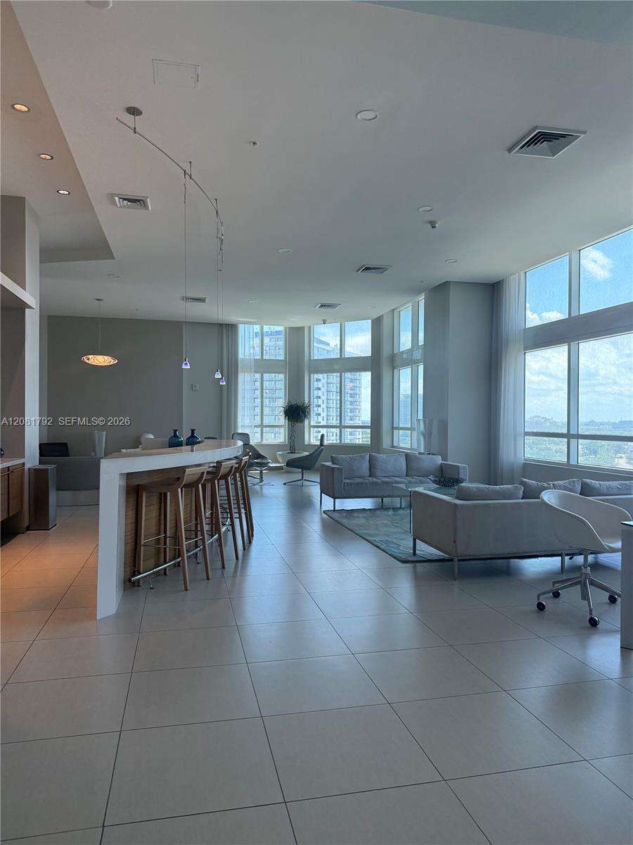 Quantum on the bay Unit #1517 | Picture 7